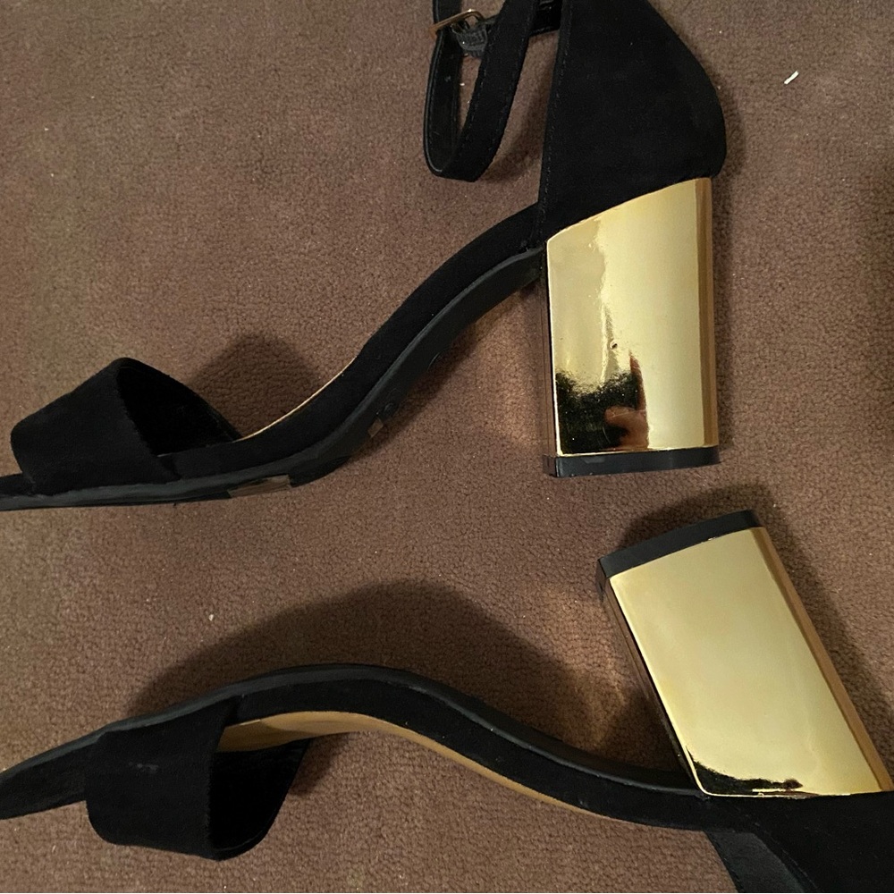STYLISH HEELS